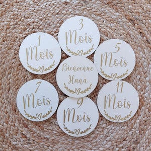 Cartes étapes bébé rondes en bois - Cadeau de naissance personnalisé pour future maman