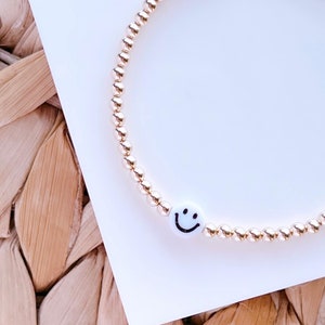 Pulsera con cara sonriente de The Neon Cactus Studio / Pulsera con cuentas doradas / Pulsera Be Happy / Pulsera con cara sonriente