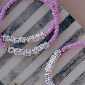 Pulsera de cuentas Fuck Off de The Neon Cactus Studio / Pulsera de cuentas con malas palabras / Pulsera de cuentas / Pulsera con nombre personalizado