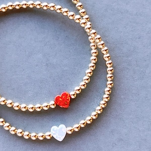 Pulsera de cuentas de oro con corazón de ópalo de The Neon Cactus Studio / Pulsera de corazón / Pulsera de corazón rojo / Regalo de San Valentín