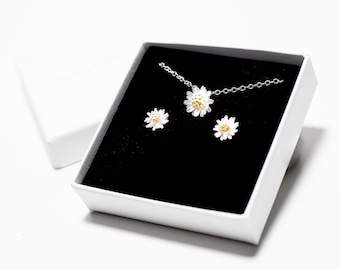 Ensemble de boucles d'oreilles et collier marguerite, boucles d'oreilles en argent sterling, clous d'oreilles marguerite, bijoux délicats, bijoux minimalistes, collier marguerite