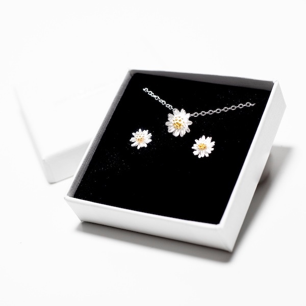 Daisy Stud Earrings and Necklace Set, Sterling Silver Earrings, Daisy Dainty Studs, Dainty Jewellery, Minimalist Jewellery, Daisy Necklace