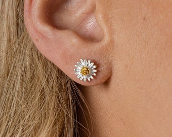 Daisy Stud Earrings, Sterling Silver Earrings, Daisy Dainty Studs, Dainty Jewellery, Minimalist Jewellery, Minimalist Studs, Flower Earrings