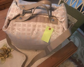 Bolso de viaje Chanel de nailon beige 3272568 auténtico Chanel Vintage Weekend Tote como nuevo