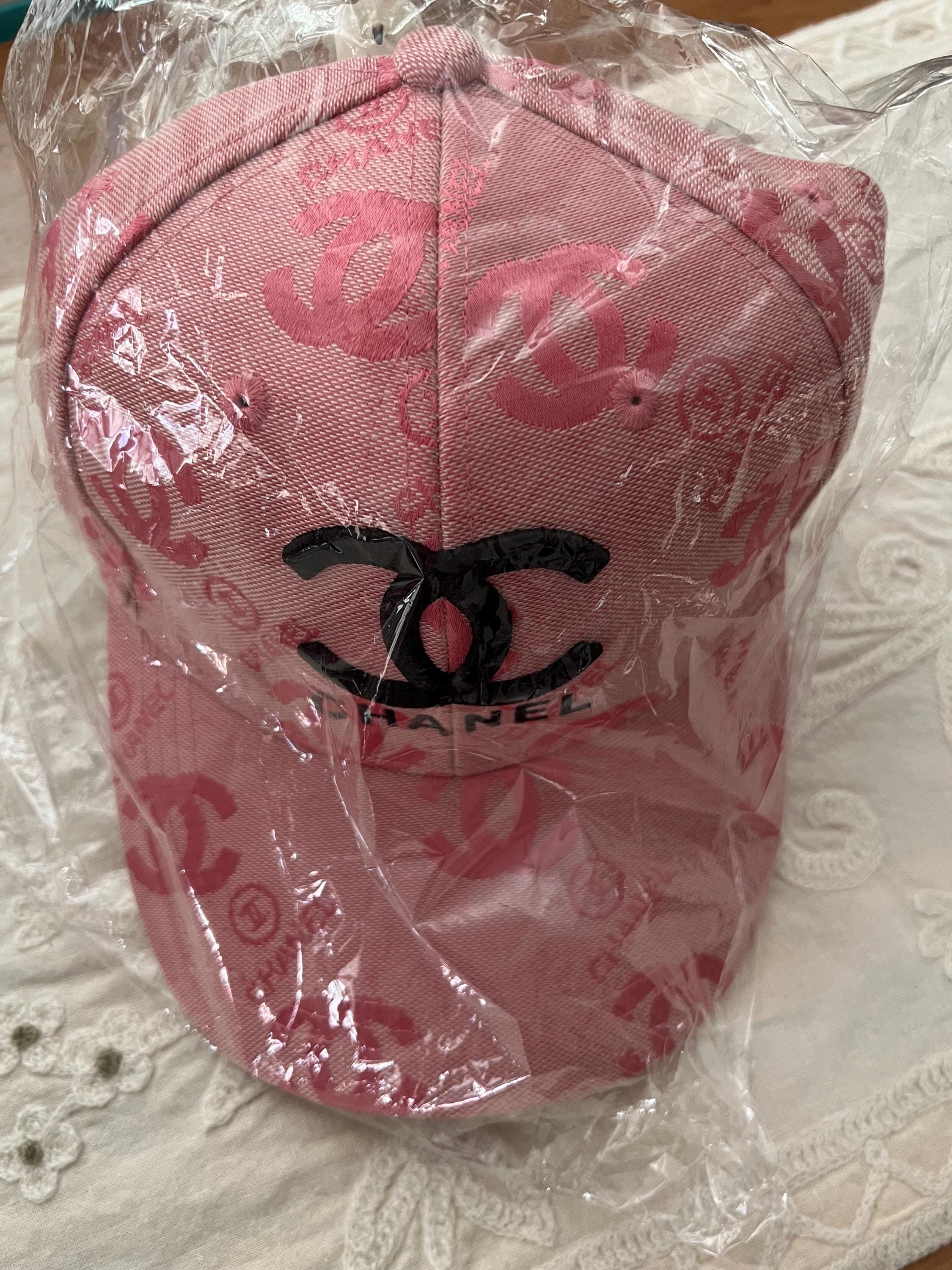 CHANEL シャネル ロゴ スナップボタン キャップ ピンク Authentic Chanel CC Embroidered Logo, Pink Cotton Baseball Cap Hat