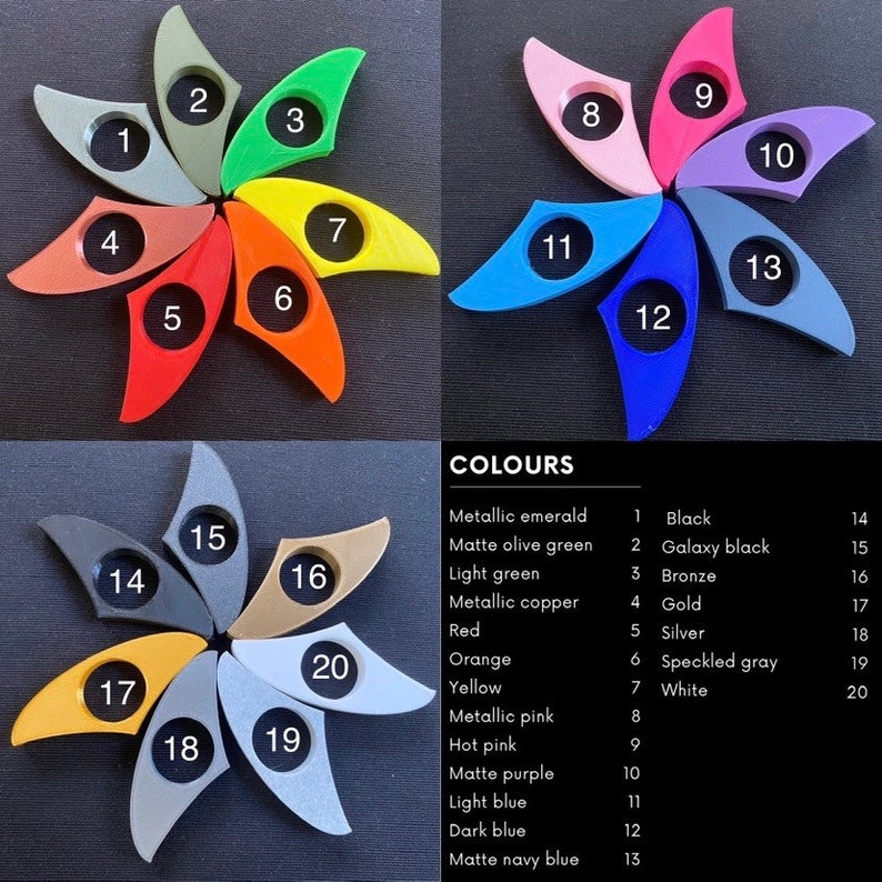 Puede incluir: Una colecci&oacute;n de 20 objetos de pl&aacute;stico curvos y numerados, cada uno con un agujero central. Los colores incluyen esmeralda met&aacute;lico, verde oliva mate, verde claro, cobre met&aacute;lico, rojo, naranja, amarillo, rosa met&aacute;lico y rosa intenso.