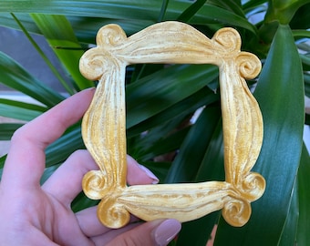 Cornice spioncino ispirata agli amici - Made in Canada