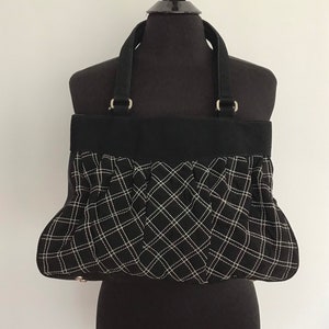 Very Bradley Black White Stitching Shoulder Handbag excellent