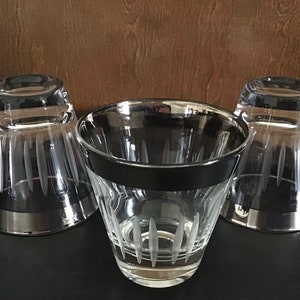 Dorothy Thorpe Large Shot Glasses (3) Platinum Silver Band Vertical Etch Mid Century 100ml Vintage EUC