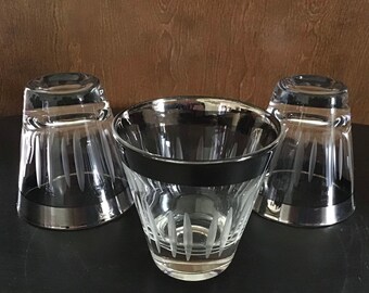 Dorothy Thorpe Large Shot Glasses (3) Platinum Silver Band Vertical Etch Mid Century 100ml Vintage EUC