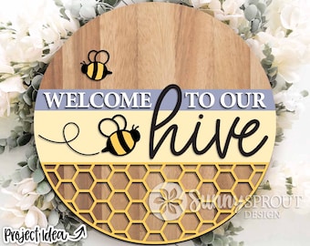Letrero de abeja con diseño de panal "Bienvenido a nuestra colmena", descarga digital, archivo SVG para corte láser, diseño de colgador de puerta redondo de verano.