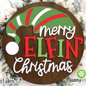 Panneau de Noël joyeux elfes, téléchargement numérique, svg d'accroche-porte rond, fichier laser Glowforge, Cricut, décoration d'hiver, panneau de Noël drôle
