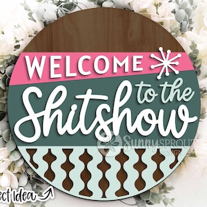 Bienvenue sur le panneau rétro Shitshow, téléchargement numérique, svg d'accroche-porte rond, fichier découpé au laser Glowforge, Cricut, panneau moderne, panneau de porte drôle