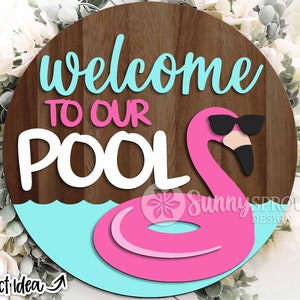Letrero flotante de flamencos de bienvenida a nuestra piscina, descarga digital, colgador de puerta redondo svg, archivo láser Glowforge, archivo de corte Cricut, letrero de bienvenida de verano