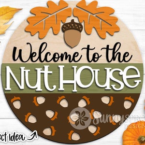 Bienvenue dans Nut House, téléchargement numérique, accroche-porte rond svg, signe de l'automne, fichier de coupe Cricut, Silhouette, fichier laser Glowforge, panneau de bienvenue