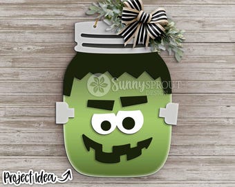 Letrero de Halloween de Frankenstein en un tarro de cristal, descarga digital, archivo SVG para corte láser, Cricut, diseño espeluznante para colgar en la puerta de Halloween.