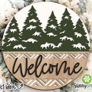 Letrero de bienvenida "Pinos nevados", descarga digital, colgador de puerta redondo SVG, archivo de corte láser Glowforge, Cricut, invierno, decoración navideña