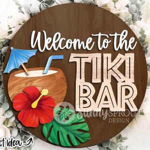 Letrero de bienvenida al Tiki Bar, descarga digital, colgador de puerta redondo SVG, archivo láser Glowforge, Cricut, letrero de bienvenida de verano, letrero de bar al aire libre