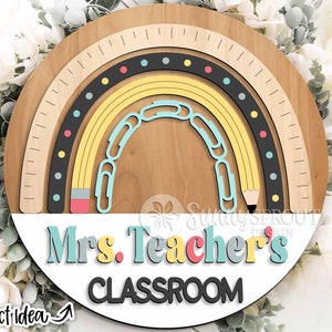 Nom de l'enseignant arc-en-ciel de la classe, fichier laser Glowforge, Cricut, accroche-porte rond svg, cadeau enseignant, svg de bienvenue à l'école, personnalisation