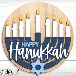 Happy Hanukkah Menorah Zeichen, Digitaler Download, Runde Tür Aufhänger svg, Glowforge Laser-Datei, Cricut, Chanukka willkommen svg, jüdisches Dekor svg