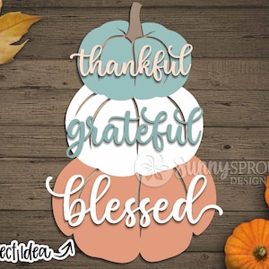 Gesegneter Kürbis, Digitaler Download, Türschild, Glowforge-Laserdatei, Cricut, Thanksgiving-Willkommensschild, Kürbisdekor
