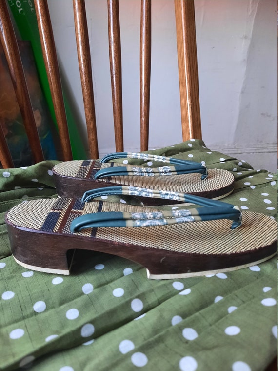 Vintage Japanese flipflop sandals w/ wood platform Gem