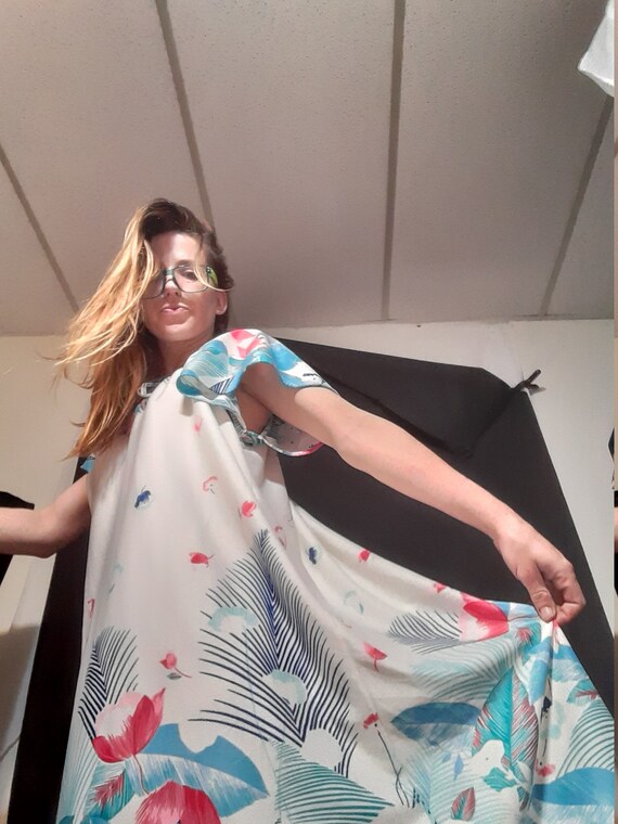 1970's New Wave meets Art Deco floral caftan ~ hou