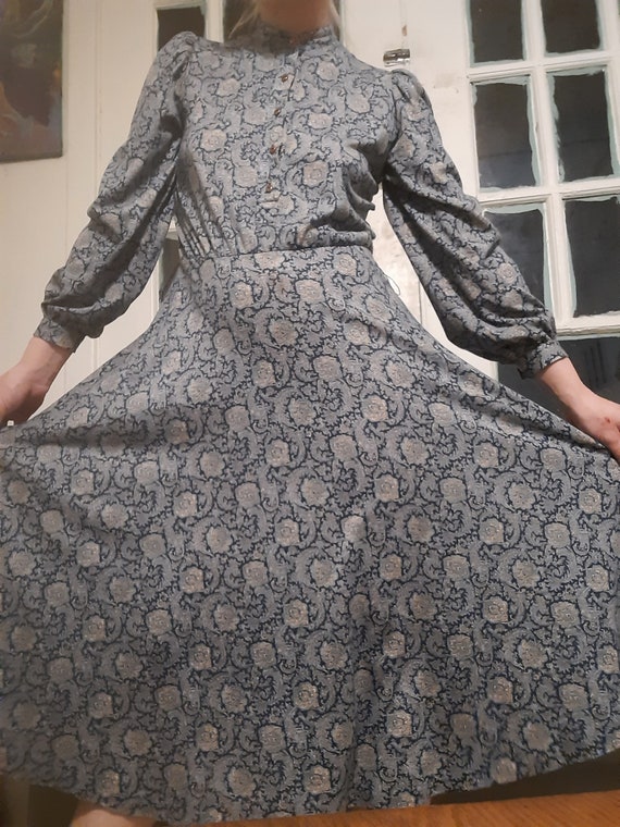 1960's Victorian style paisley Serbin by Muriel Ry