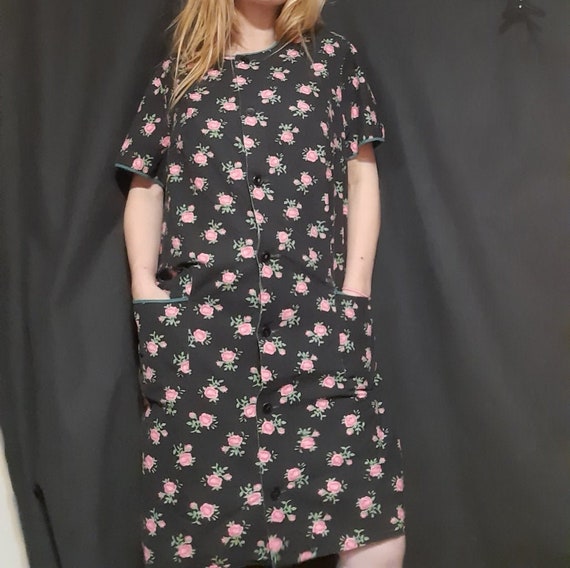 1950's - 60's housedress w/ mid century floral pri