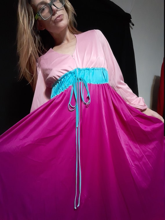 1970's nightgown ~ housedress w/ zipper front