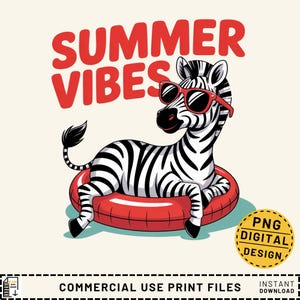 Puede incluir: Un cebra de dibujos animados con gafas de sol rojas y tumbada en un flotador rojo. Las palabras "SUMMER VIBES" están en rojo, arqueadas sobre la cebra. Un círculo amarillo con "PNG DIGITAL DESIGN" está en la esquina inferior derecha.