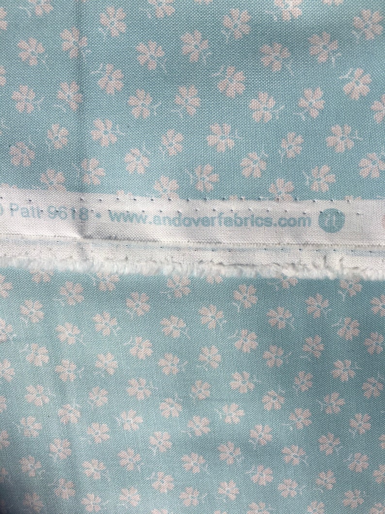 Floating Flowers Willow by Andover Aqua Quilt Shop Cotton Daisy Backing Material 9618 Light Blue Blue Floral Quilting Cotton