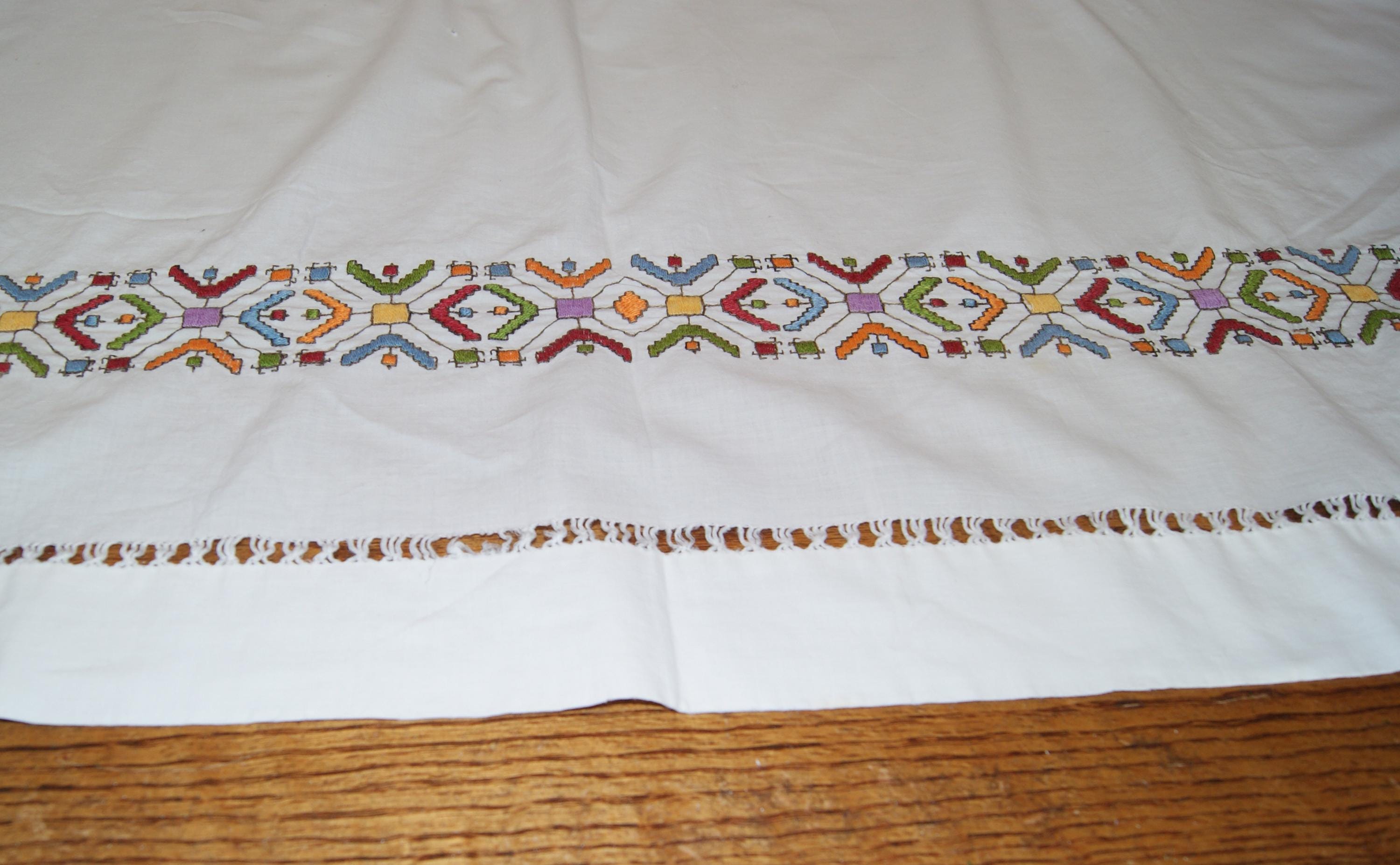 ヴィンテージ 手刺繍テーブルクロス ネイティブアメリカン柄 ホワイト