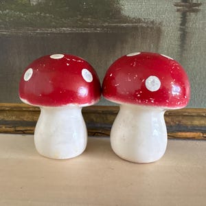 Vintage Mushroom Salt and Pepper Shaker Set Vintage Red & White Mushroom Shakers Vintage Merry Mushroom Salt Pepper Vintage Range Shakers