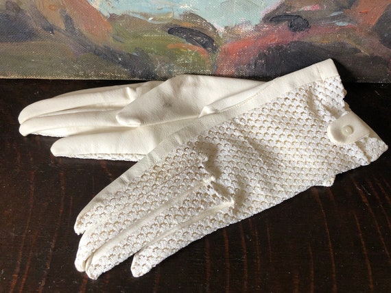 Vintage 1950s White Lace Gloves Set of 3 Vintage … - image 2