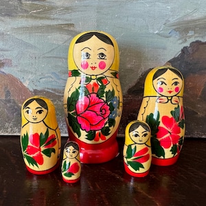 Vintage Russian Nesting Doll Set Vintage Hand-Painted Set of Russian Nesting Dolls Vintage Russian Gifts Vintage Nesting Dolls Set of 5