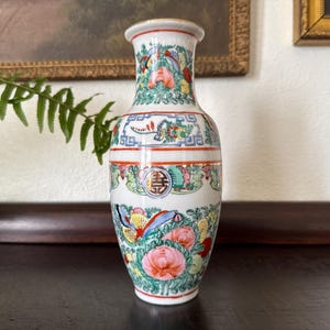 Vintage Chinese Famille Rose Medallion Porcelain Vase Vintage Chinese Export Porcelain Rose Medallion Vase Vintage Rose Canton Porcelain