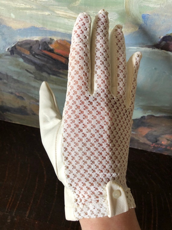 Vintage 1950s White Lace Gloves Set of 3 Vintage … - image 4