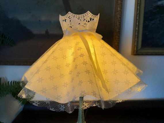 Mid-century Filigree Metal Lamp With Reticulated Molded Ruffle