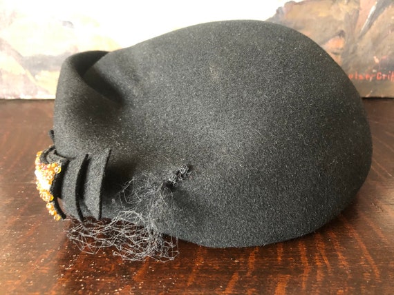 Vintage 1940s Black Fur Felt Hat with Net Veil an… - image 6