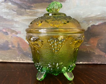 Vintage Mid Century Green Yellow Ombre Candy Dish Vintage Green Yellow Glass Candy Dish Vintage 3-Toed Candy Bowl with Lid Vintage Pedestal