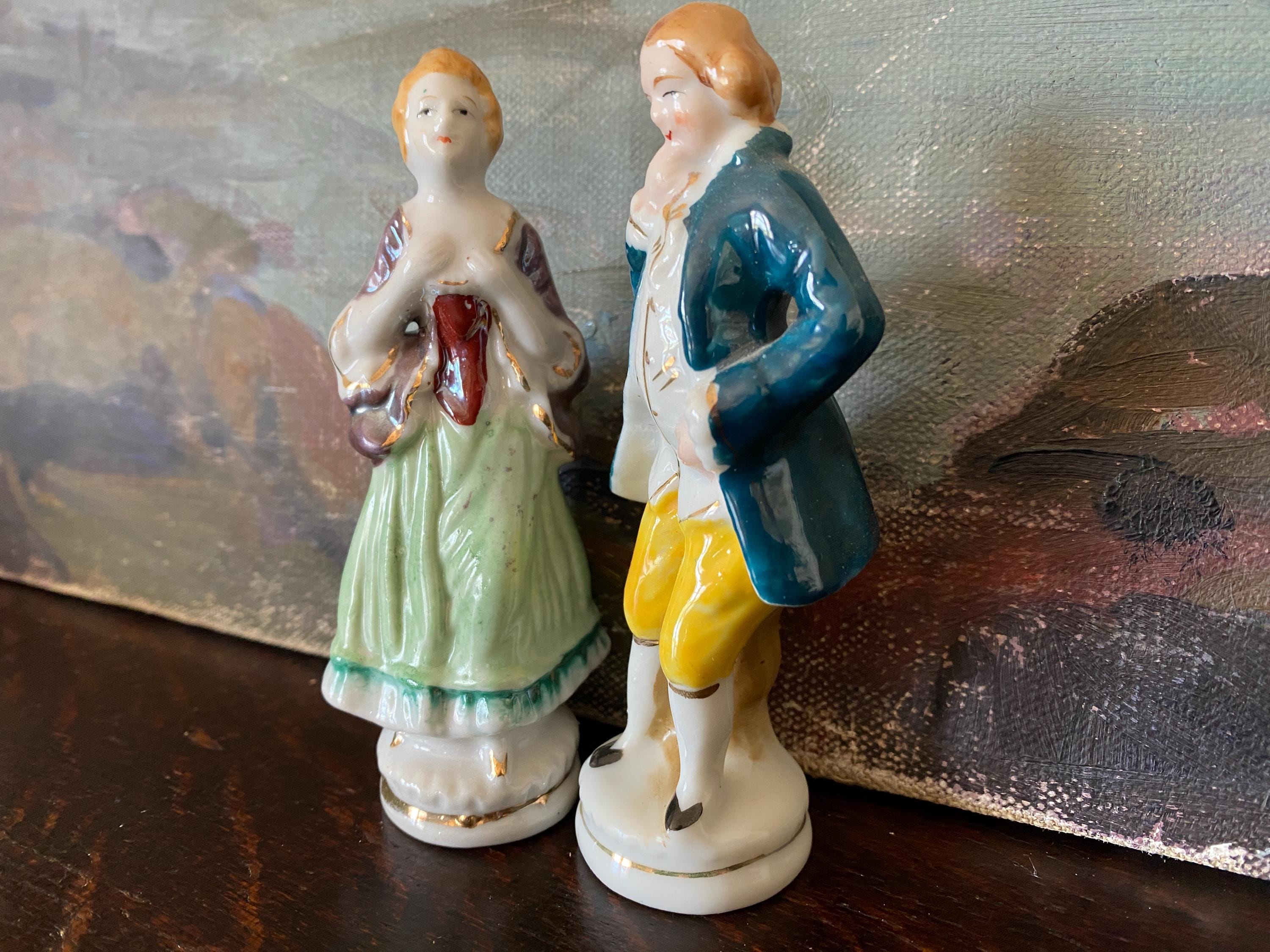 古い美術品　年代不明　お猪口　２客 FINAL SALE - 2 Vintage Occupied Japan Victorian Figures