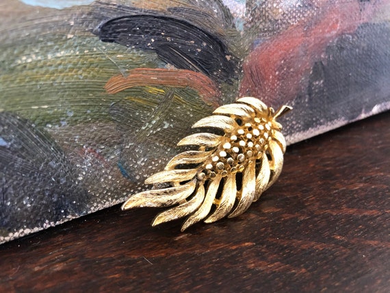 Vintage Lisner Gold Tone Sunflower Brooch Vintage… - image 2