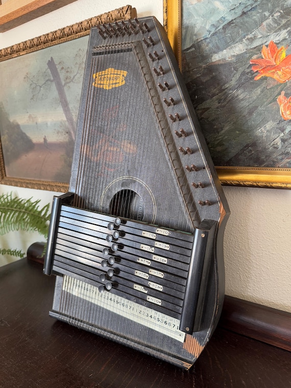 Late 19th-century Zimmerman Autoharp Model 73 Featured in Country