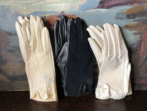 Vintage 1950s White Lace Gloves Set of 3 Vintage … - image 1