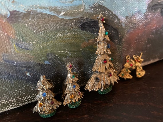 Vintage MCM Rhinestone Christmas Tree Brooch W 2 Pairs of