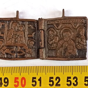 Oud Russisch-orthodox bronzen dubbelbladig altaar van de Theotokos en Nicholas the Wonderworker uit de 18e - 19e eeuw.