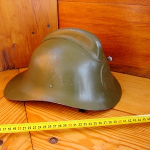 Vintage fireman&#39;s helmet (model 1938) Firefighter&#39;s clothing. Firefighters. Safety helmets. Army helmets. Firemen&#39;s helmets.