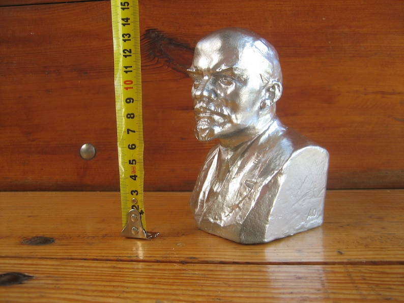 Old metal bust The leader and dictator of the USSR is Lenin The figure of Lenin from the USSR. Lenin Soviet propaganda