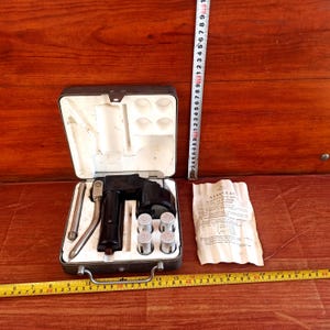 Vintage Army Battery Tester for Measuring Voltage at the Terminals of Individual Battery Elements from the 60s. Army Device.